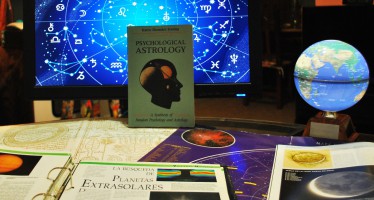 Psychological Astrology – Karen Hamaker-Zondag